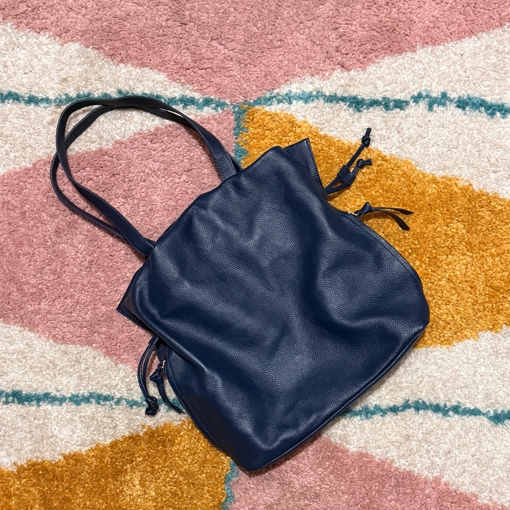 NWOT Tote Le Monde Roma Cinch Bag in Blue